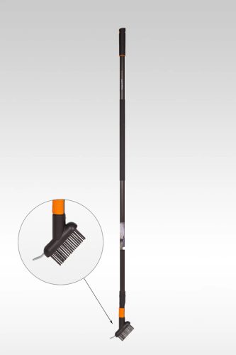 Fiskars QuikFit™ Járdatisztító kefe + Nyél L szett