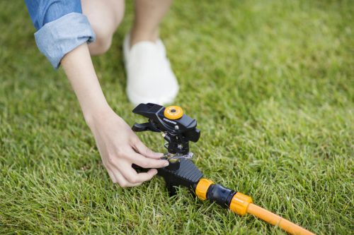 Fiskars Impulzusos esőztető, fémből, kerekekkel (1023656)