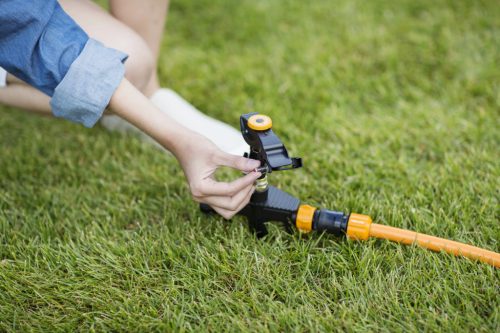 Fiskars Impulzusos esőztető, fémből, kerekekkel (1023656)