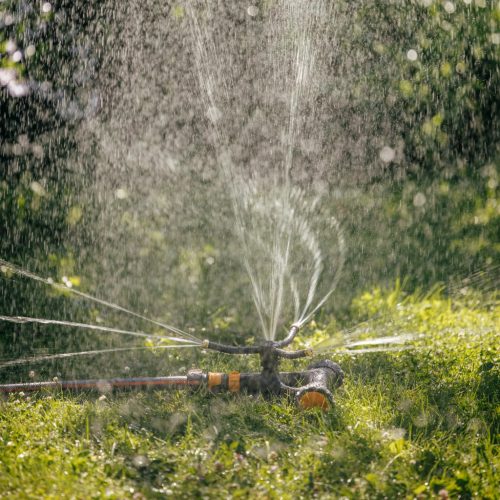 Fiskars Örvényes esőztető, fémből, kerekekkel (1023657)