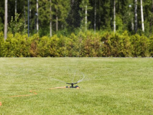 Fiskars Örvényes esőztető, fémből, kerekekkel (1023657)