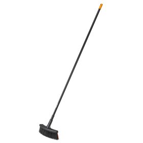 Fiskars Solid™ univerzális kültéri seprű (M) (1025921)