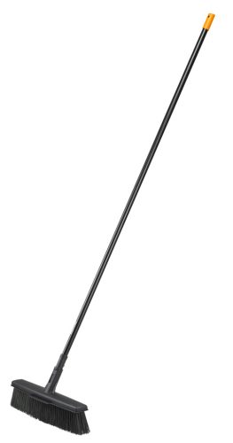 Fiskars Solid™ univerzális kültéri seprű (L) (1025926)