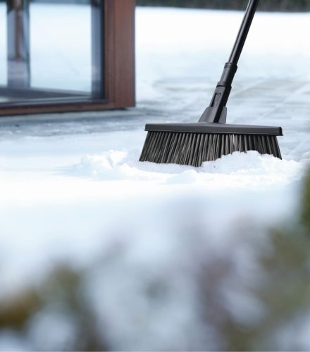 Fiskars Solid™ univerzális kültéri seprű fej (M) (1025930)