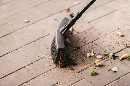 Fiskars Solid™ univerzális kültéri seprű fej (M) (1025930)