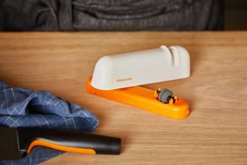 Fiskars Functional Form Roll-Sharp™ késélező (1014214) 