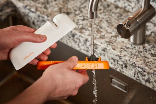 Fiskars Functional Form Roll-Sharp™ késélező (1014214) 