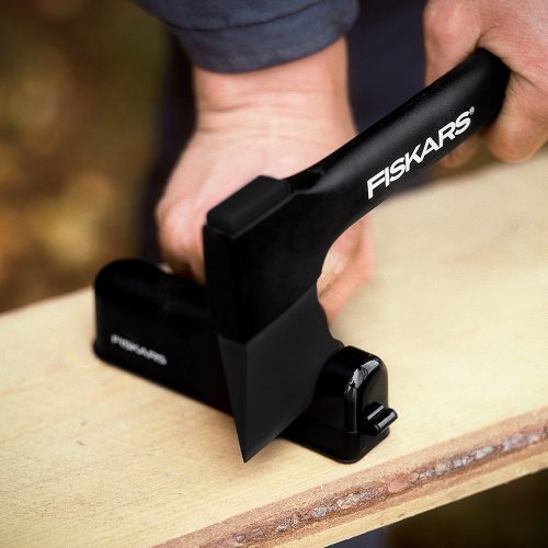 Fiskars Solid™ fejsze és késélező