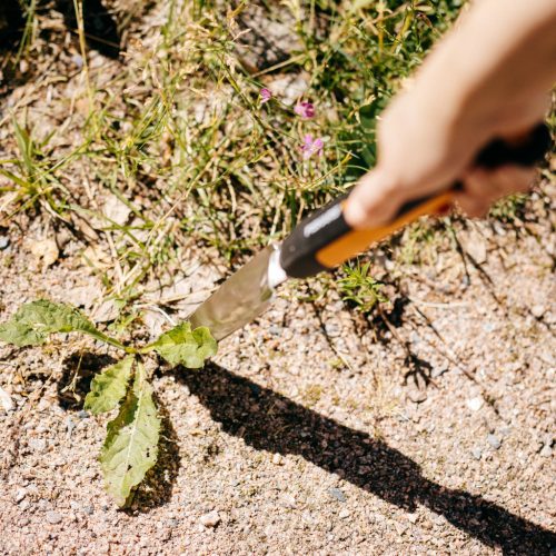 Fiskars Xact™ gyomkiszedő (1027046) - 25 év garanciával