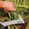 Fiskars Solid™ kampós bozótvágó fűrésszel