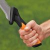 Fiskars Solid™ kampós bozótvágó fűrésszel