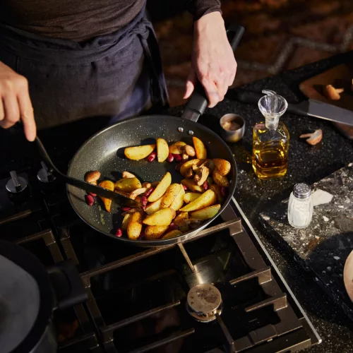 Fiskars Hard Edge Közepes szakácskés (1051748)