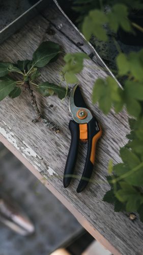 Fiskars Solid™ metszőolló, mellévágó P321 (1057162)