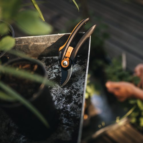 Fiskars Plus™ metszőolló, mellévágó P541 SmartFit (1057169)