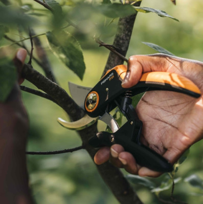 Fiskars Plus™ metszőolló, mellévágó P721 (1057170)