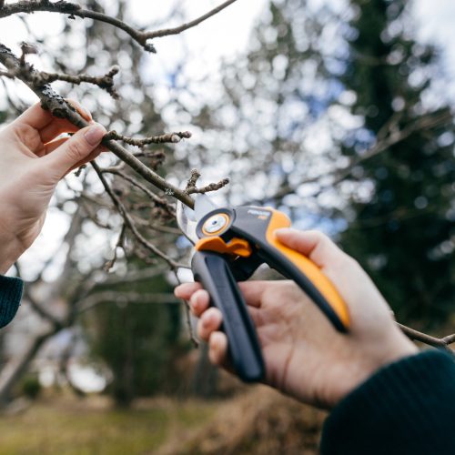 Fiskars X-series™ M forgónyelű metszőolló, mellévágó P921  - 25 év garanciával