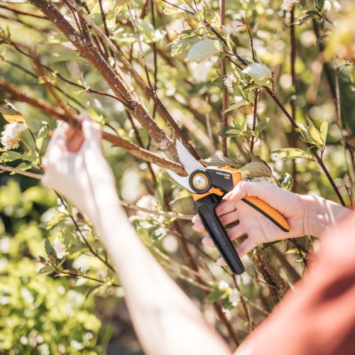 Fiskars X-series™ M forgónyelű metszőolló, mellévágó P921  - 25 év garanciával