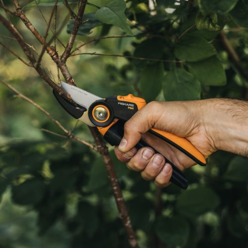 Fiskars X-series™ forgónyelű metszőolló, rávágó P941 - 25 év garanciával