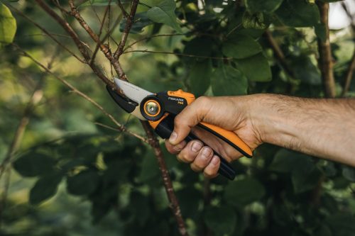 Fiskars X-series™ forgónyelű metszőolló, rávágó P941 - 25 év garanciával