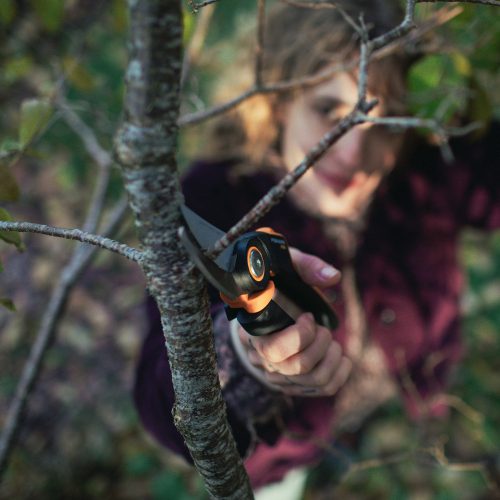 Fiskars X-series™ L forgónyelű metszőolló, mellévágó  P961 - 25 év garanciával