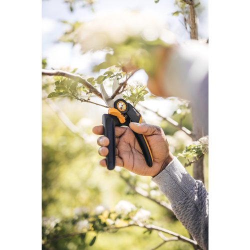 Fiskars X-series™ L forgónyelű metszőolló, mellévágó  P961 - 25 év garanciával