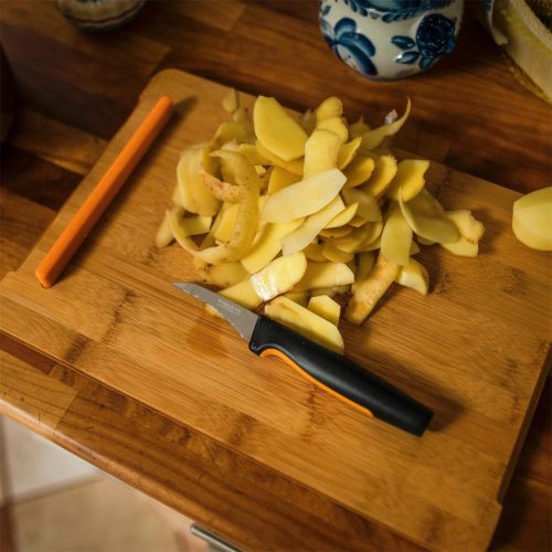 Fiskars Functional Form™ Hámozókés, hajlított (1057545)