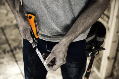 Fiskars Powertooth™ Compact összecsukható fűrész, 2 pengével (1062934)