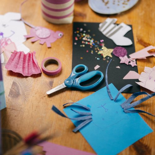 Fiskars Csillámos gyerekolló, 13 cm - kék (1064073)