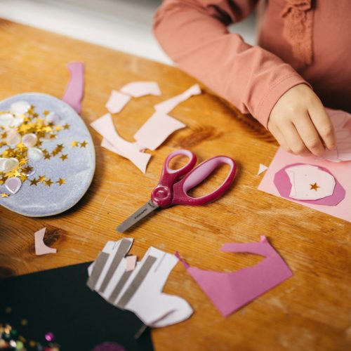 Fiskars Csillámos gyerekolló, 13 cm - rózsaszín (1064074)