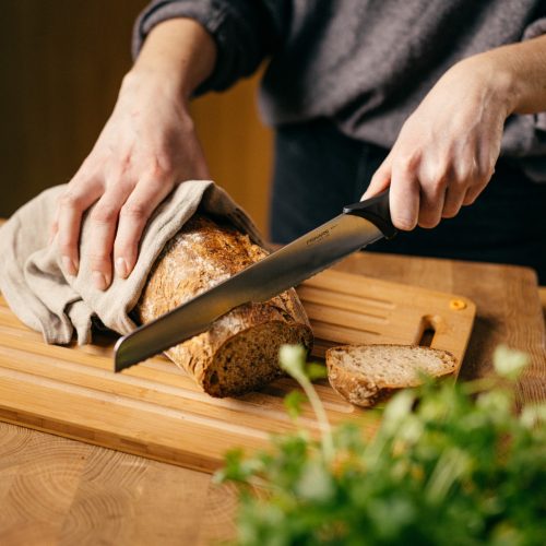 Fiskars Essential Kenyérvágó kés
