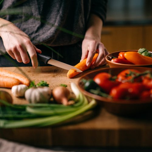 Fiskars Essential hámozókés, 11 cm