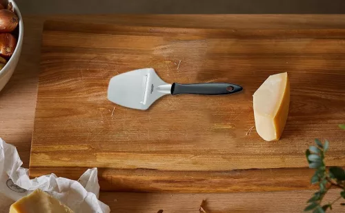 Fiskars Essential sajtszeletelő, kemény sajthoz - utódja a 200632-es sajtszeletelőnek