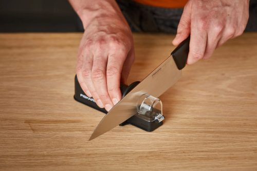 Fiskars Essential Roll-Sharp™ késélező