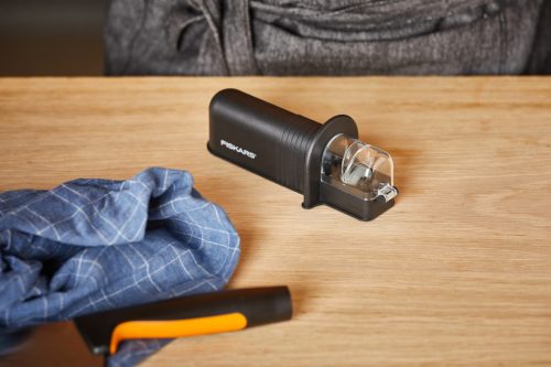 Fiskars Essential Roll-Sharp™ késélező