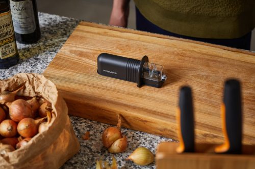 Fiskars Essential Roll-Sharp™ késélező