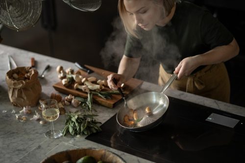 Fiskars All Steel pure serpenyő, 24 cm - 25 év garanciával