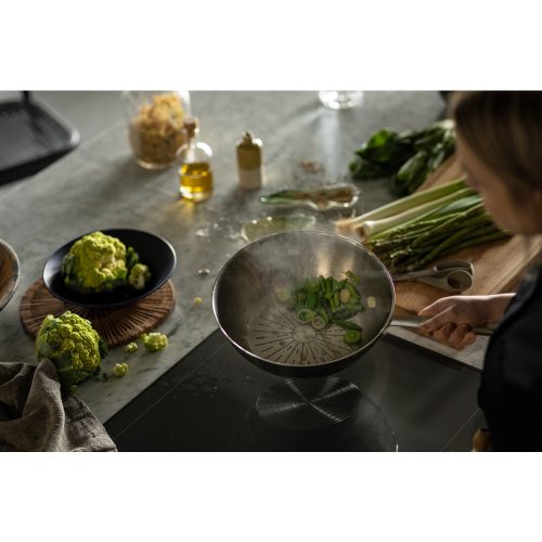 Fiskars All Steel pure Wok serpenyő, 28 cm - 25 év garanciával