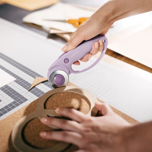 Fiskars Görgős vágó 45mm, lila