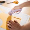 Fiskars Görgős vágó 45mm, lila