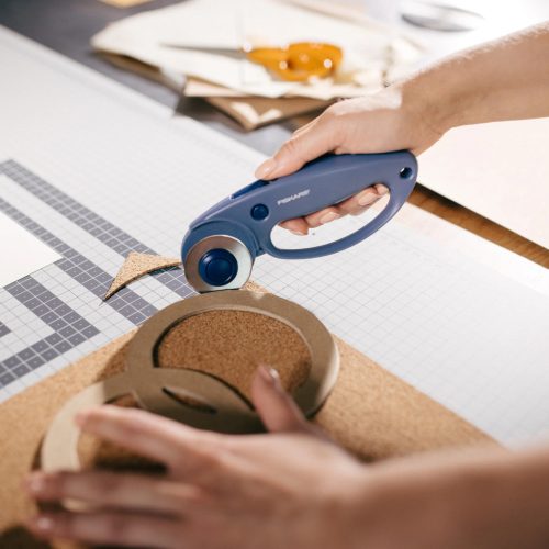 Fiskars Görgős vágó 45mm, kék