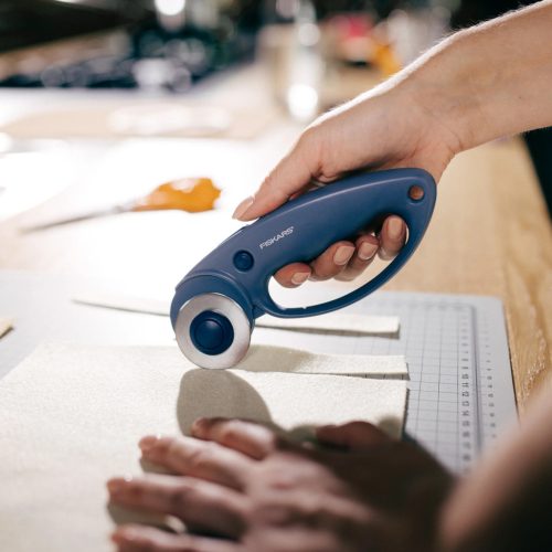 Fiskars Görgős vágó 45mm, kék