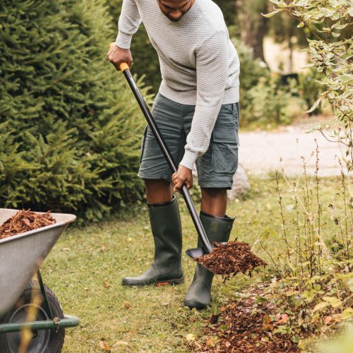 Fiskars Solid™ Fém lapát, nem "D" markolatú, hagyományos (fém) nyéllel