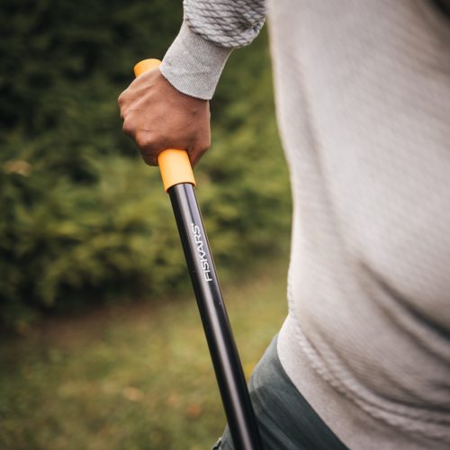 Fiskars Solid™ Fém lapát, nem "D" markolatú, hagyományos (fém) nyéllel