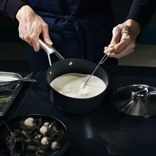 Fiskars Taiten nyeles lábas 1,6 L /fedővel - 25 év garanciával