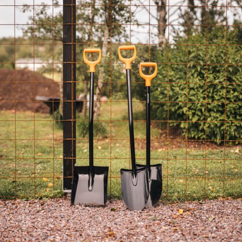 Fiskars Solid+™ betonozó lapát