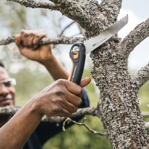 Fiskars Plus™ összecsukható fűrész 21cm SW69