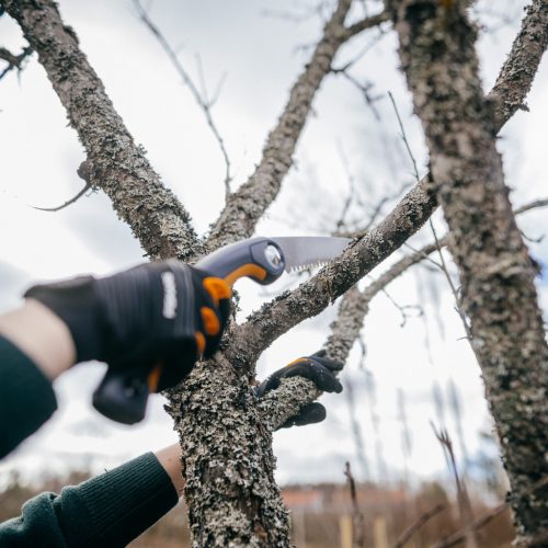 Fiskars Plus™ összecsukható fűrész 21cm SW69