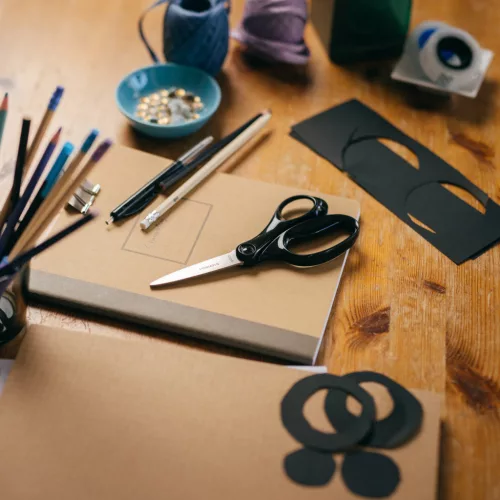 Fiskars Iskolai olló, 18 cm - fekete