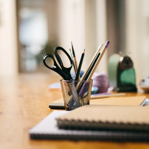 Fiskars Iskolai olló, 18 cm - fekete