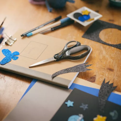 Fiskars Iskolai olló, 18 cm - Glitter fekete